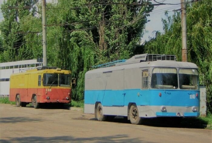 Зачем в СССР на крышу троллейбусов ставили верх других машин