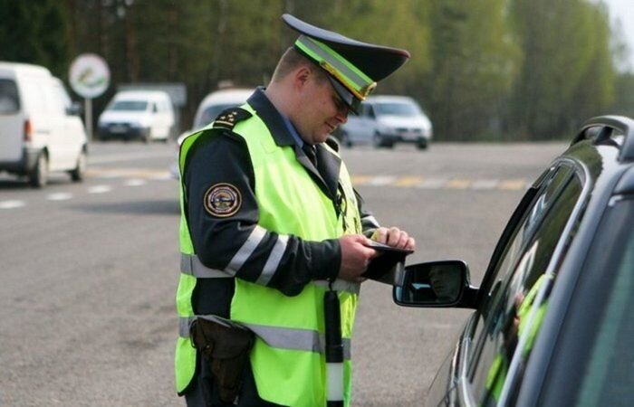 Вопросы инспектора ГАИ, на которые автомобилист может смело не отвечать