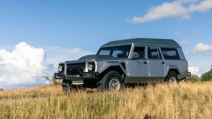 На торги выставили уникальный внедорожник Lamborghini LM002, созданный для султана Брунея