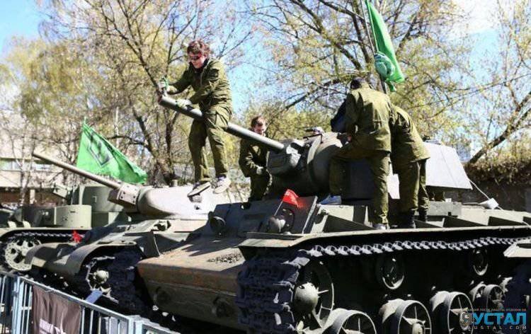 Игроки  World of Tanks помоют танки ко Дню Победы
