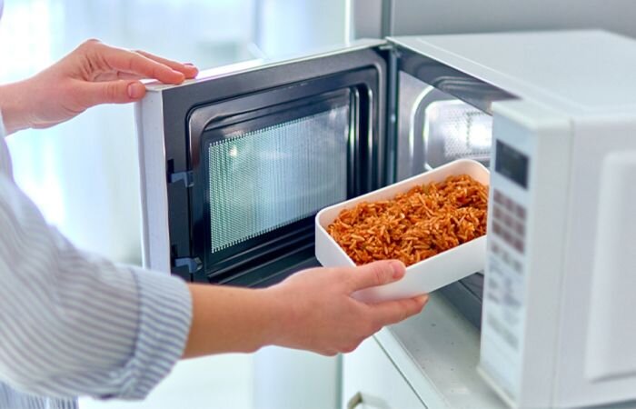 Что за сетка находится на дверце микроволновой печи