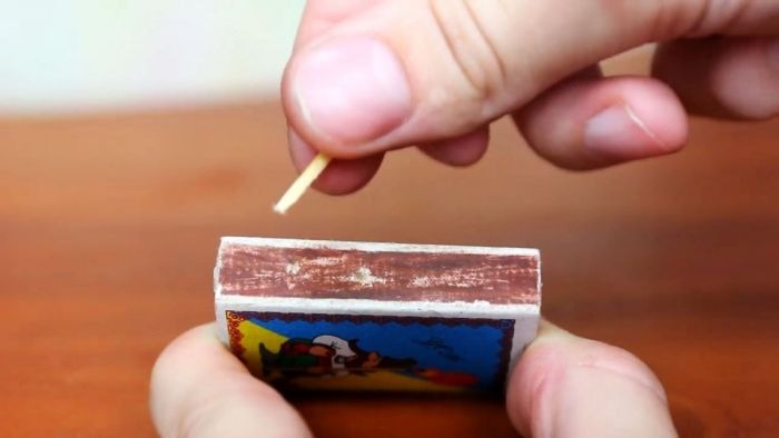 Как зажечь спичку без коробка