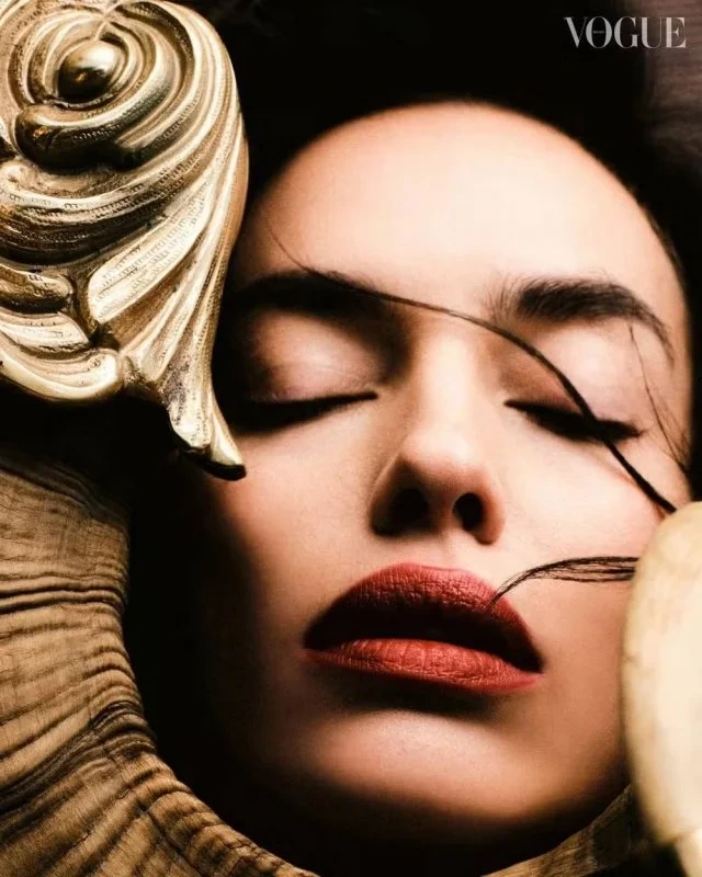 Ирина Шейк украсила обложку журнала Vogue